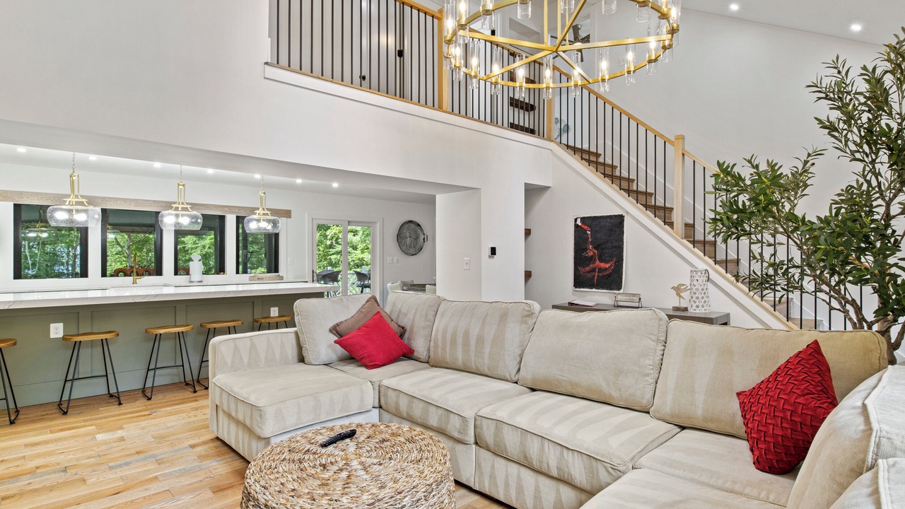 Photo of Livingroom in Lakeside Woods
