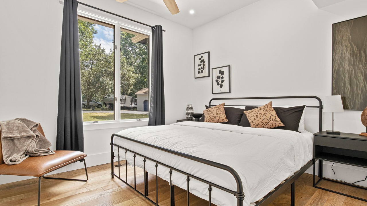 Photo of Bedroom in Lakeside Woods