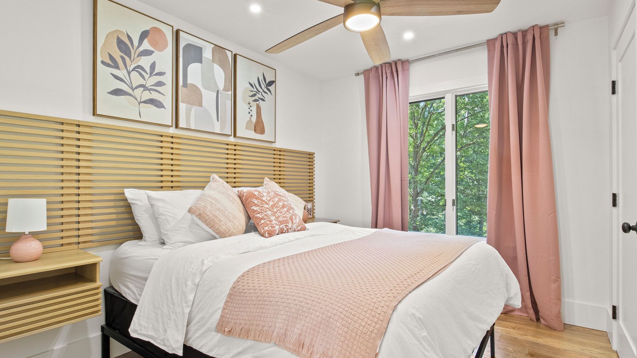 Photo of Bedroom in Lakeside Woods
