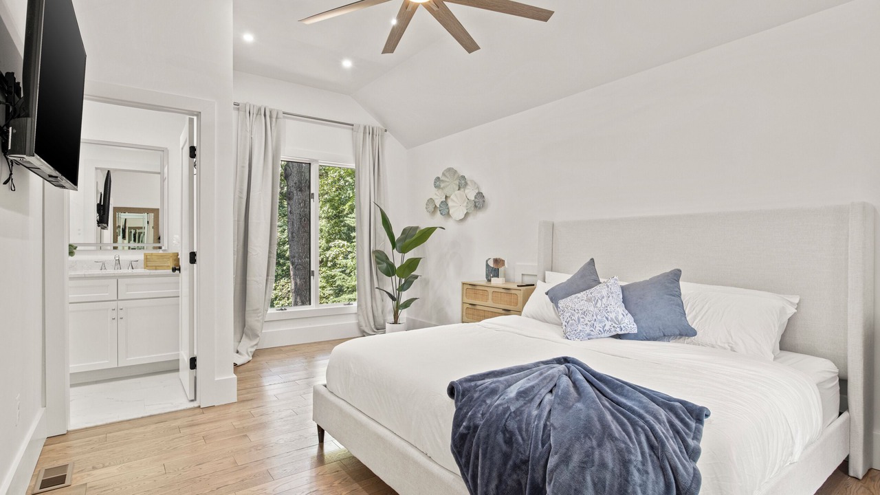 Photo of Bedroom in Lakeside Woods