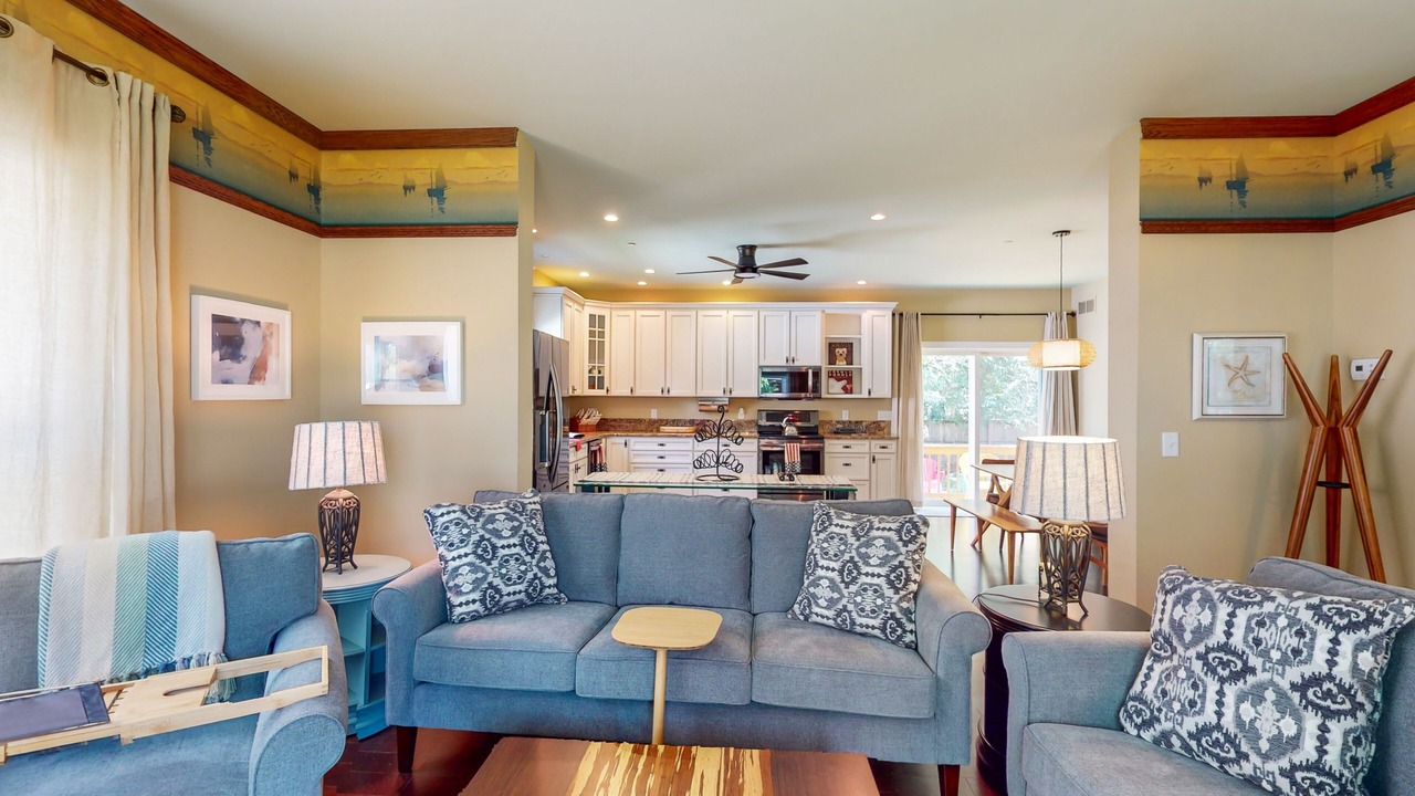Photo of Livingroom in Edgewater