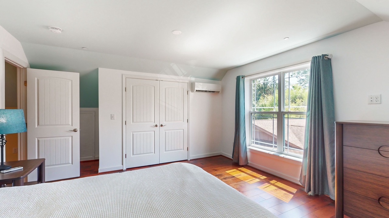 Photo of Bedroom in Edgewater