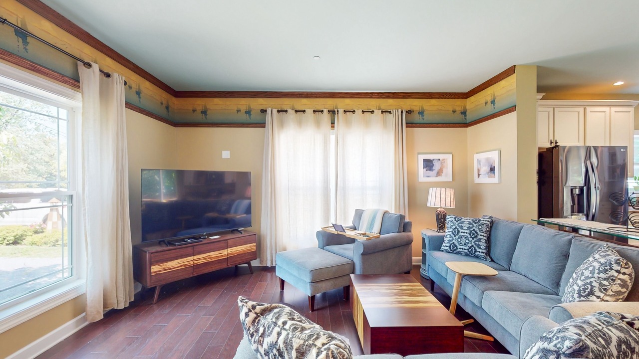 Photo of Livingroom in Edgewater
