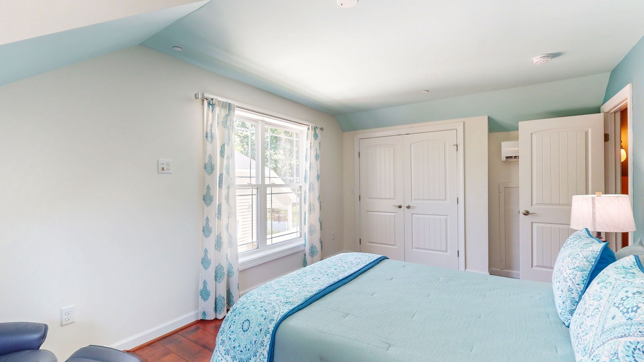 Photo of Bedroom in Edgewater