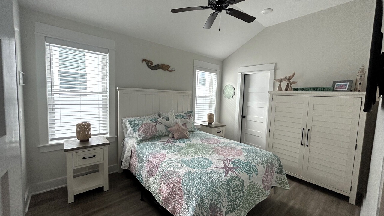 Photo of Bedroom in Corolla Light