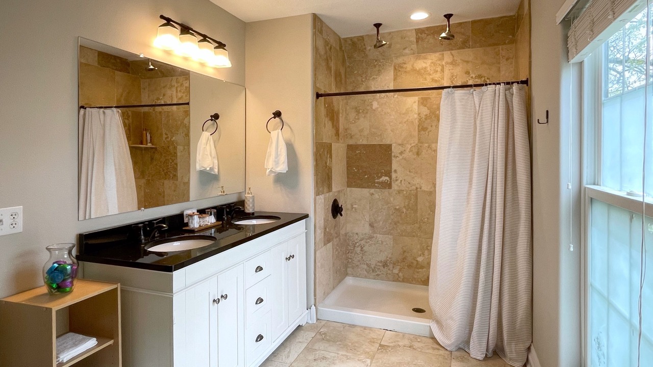 Photo of Bathroom in Des Moines