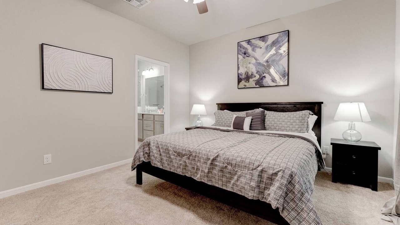 Photo of Bedroom in Leon Junction
