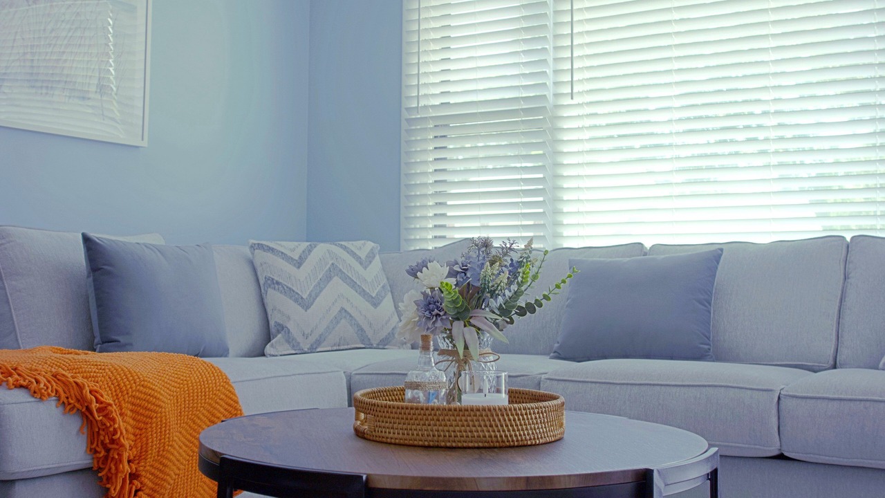 Photo of Livingroom in Town Bank