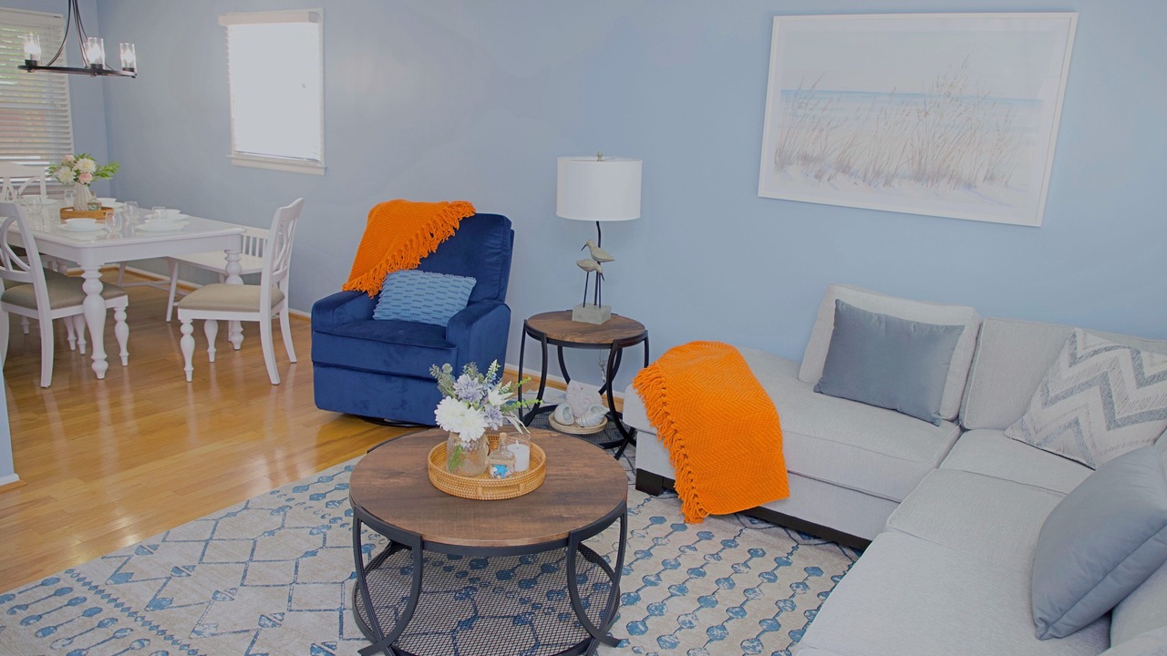 Photo of Livingroom in Town Bank