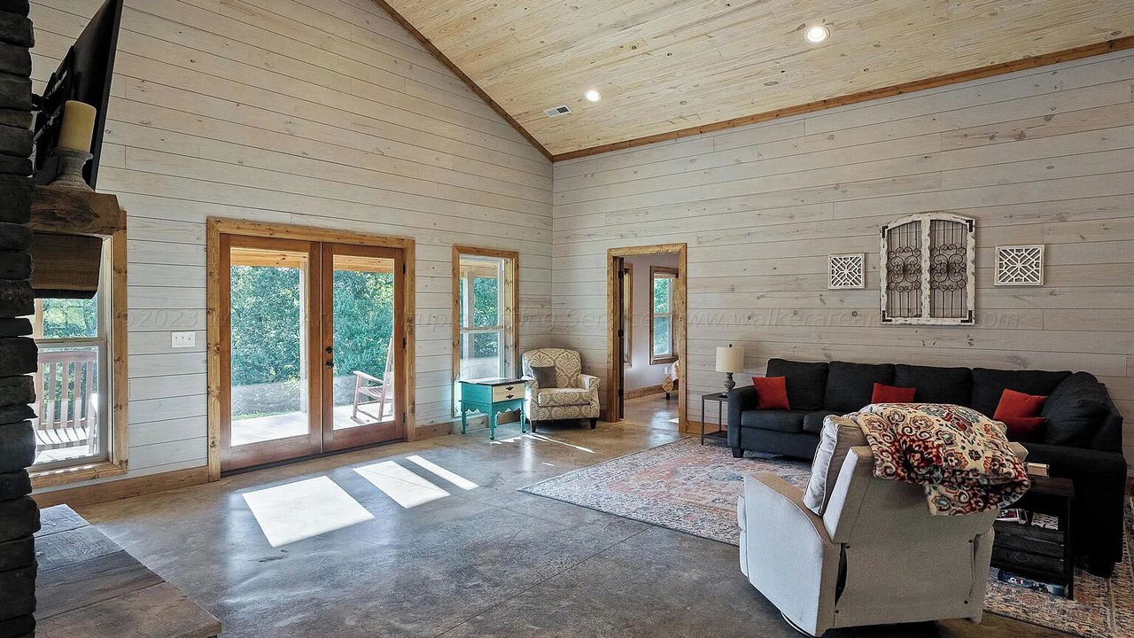 Photo of Livingroom in Crane Hill