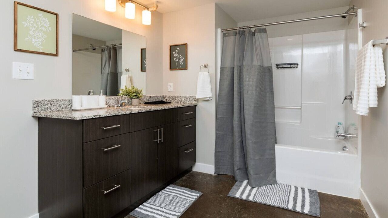 Photo of Bathroom in Downtown Des Moines