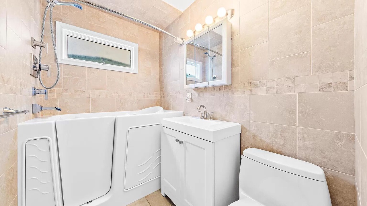 Photo of Bathroom in Beach Haven West