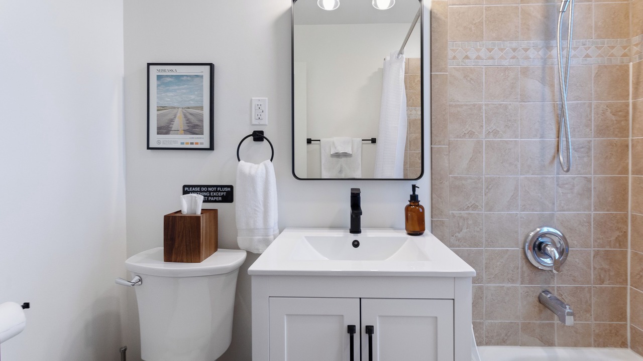 Photo of Bathroom in Aksarben - Elmwood Park