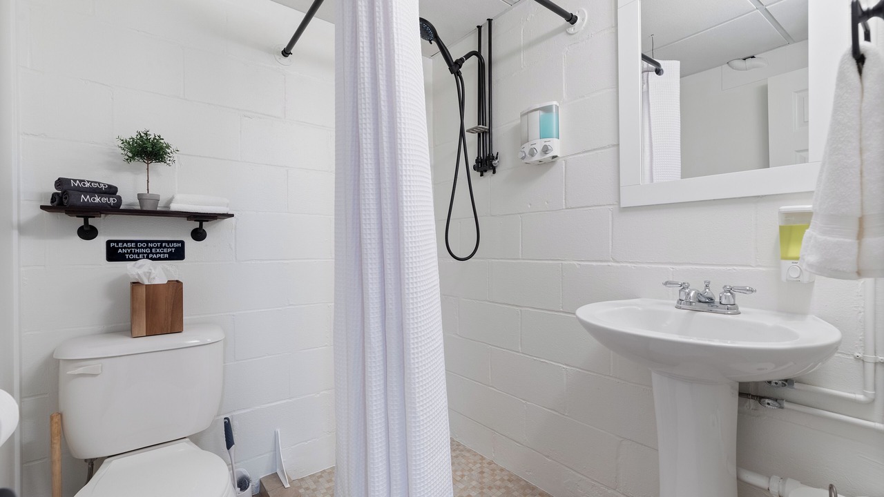 Photo of Bathroom in Aksarben - Elmwood Park