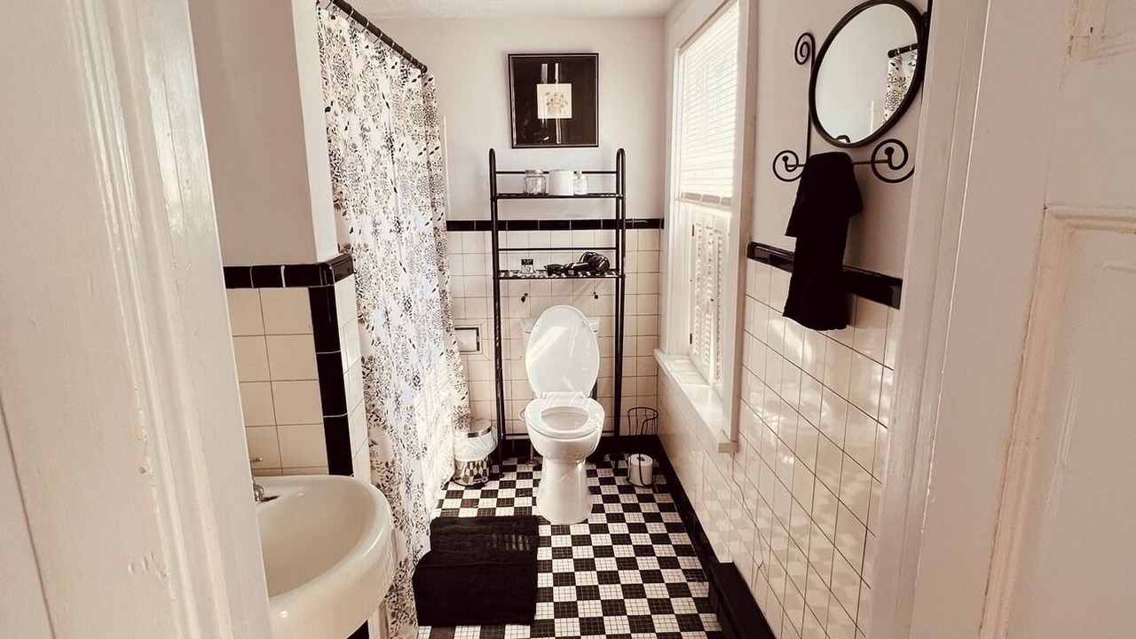Photo of Bathroom in Old Town Winchester