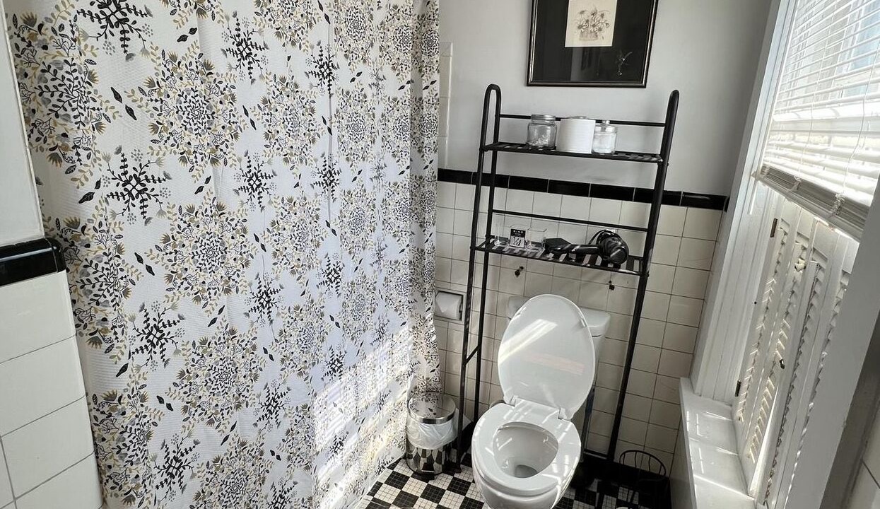 Photo of Bathroom in Old Town Winchester