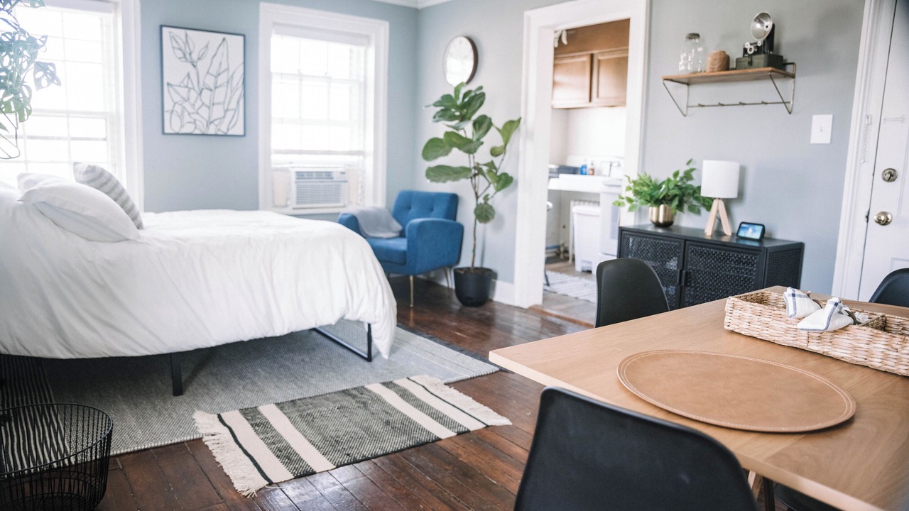 Photo of Bedroom in Leesburg's Old and Historic District