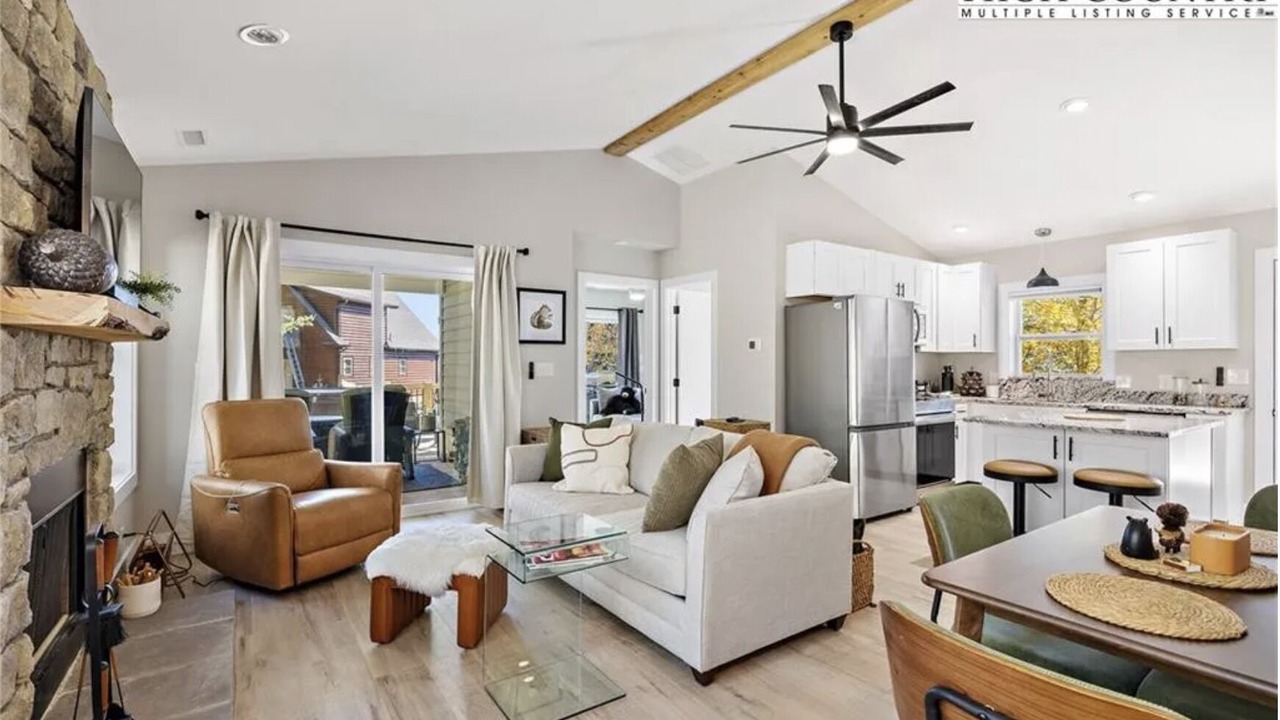 Photo of Livingroom in Charter Hills