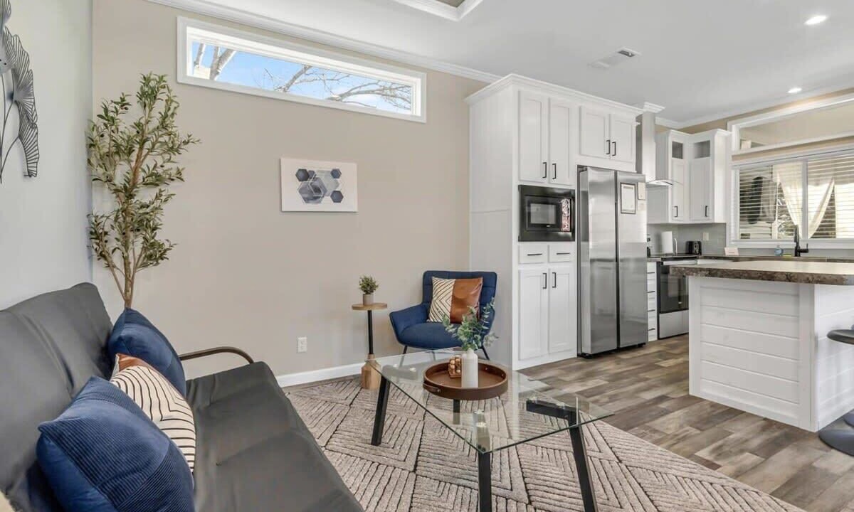 Photo of Livingroom in Owens Cross Roads