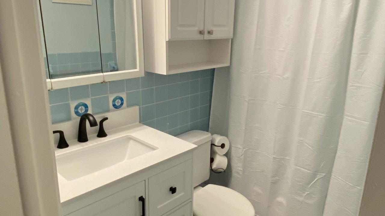Photo of Bathroom in Admiral Estates