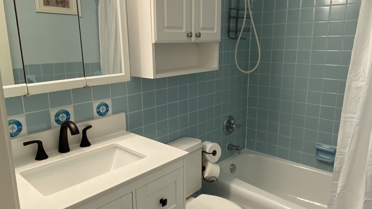 Photo of Bathroom in Admiral Estates