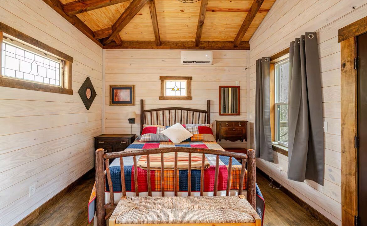 Photo of Bedroom in Adairsville
