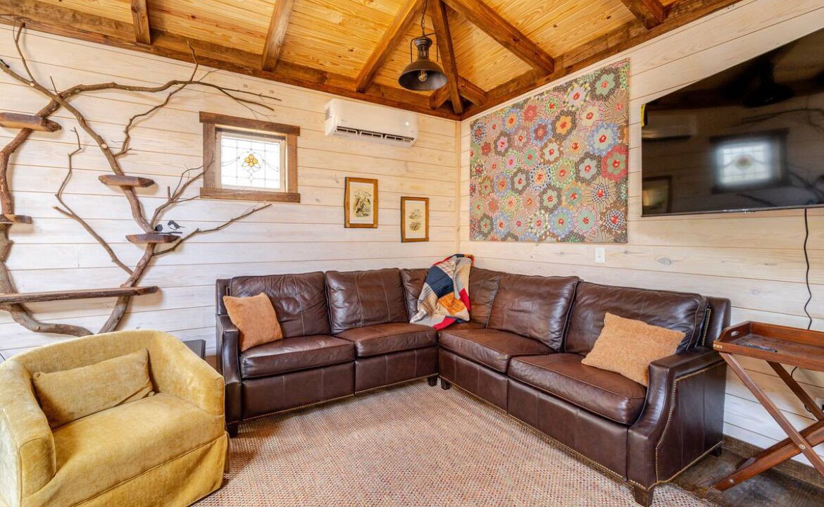 Photo of Livingroom in Adairsville
