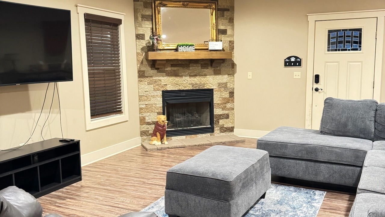 Photo of Livingroom in Guntersville