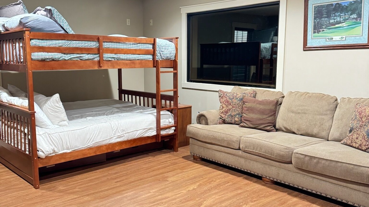 Photo of Bedroom in Guntersville