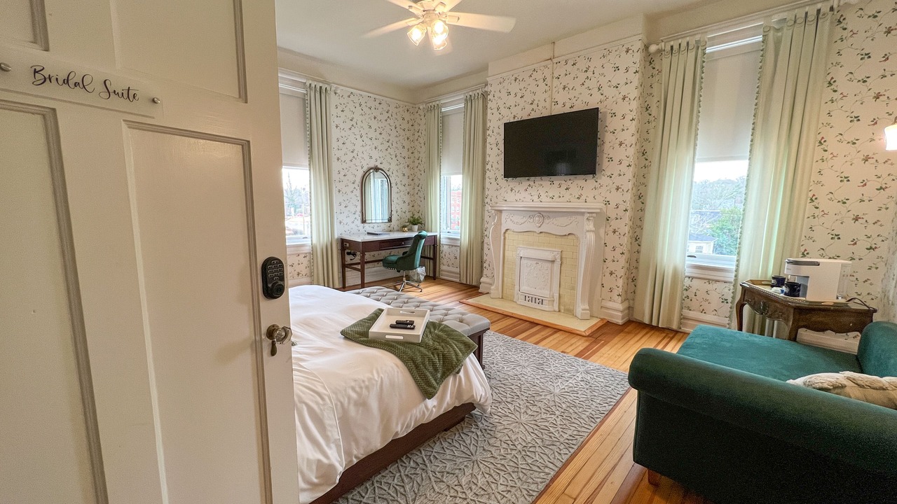 Photo of Bedroom in LaGrange