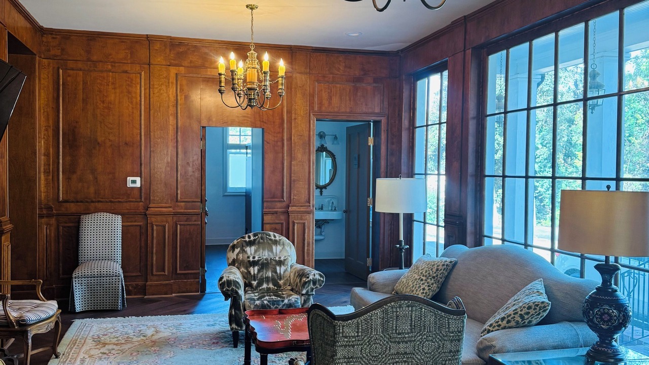 Photo of Livingroom in LaGrange
