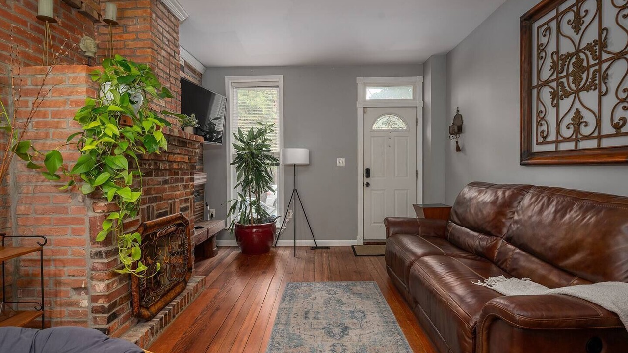 Photo of Livingroom in Upper Fells Point