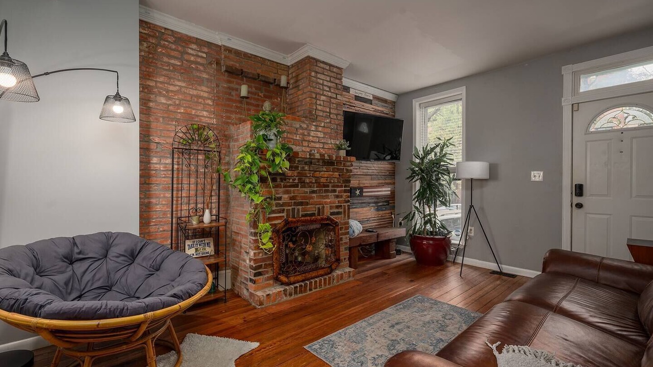 Photo of Livingroom in Upper Fells Point