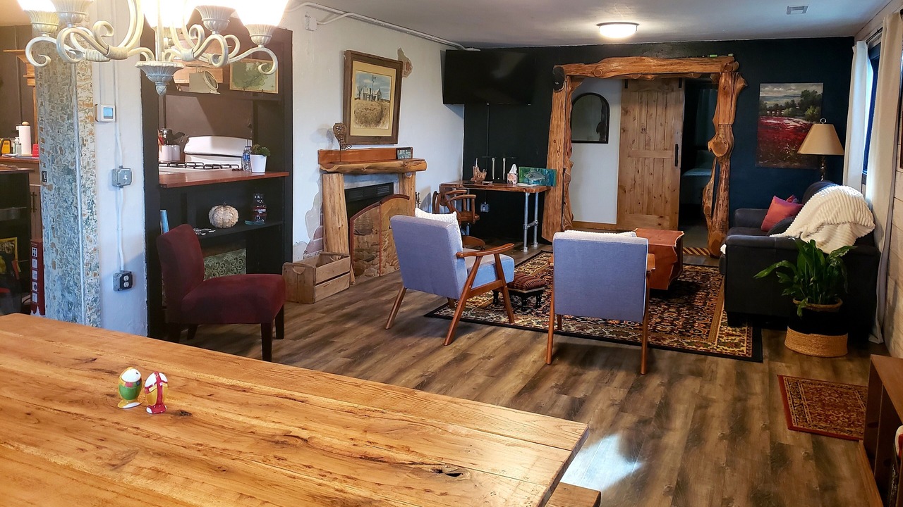 Photo of Livingroom in Guntersville