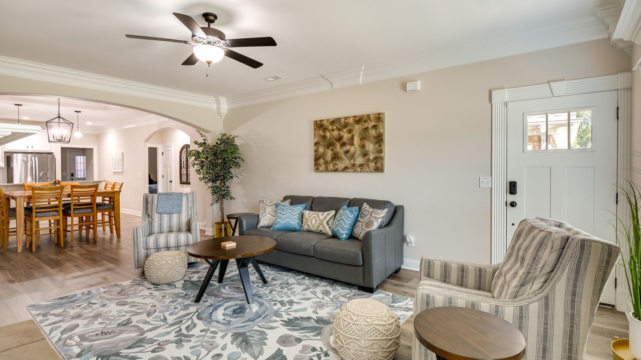 Photo of Livingroom in Owens Cross Roads