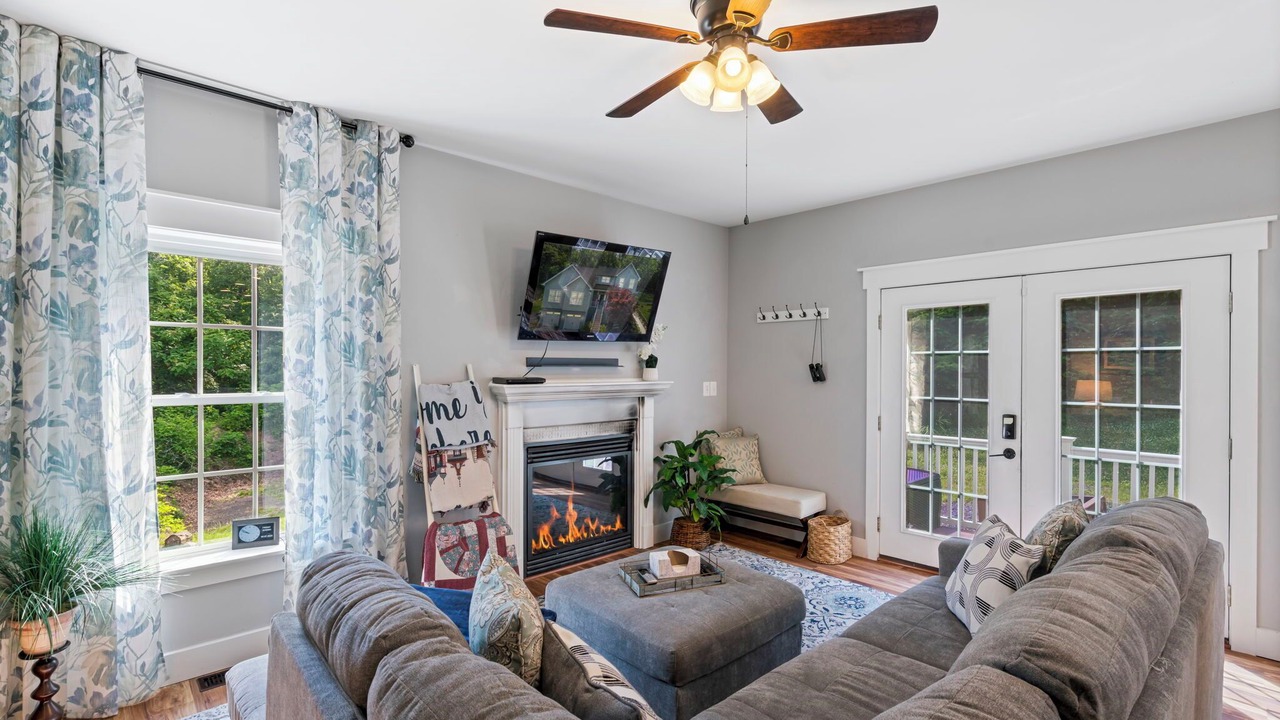 Photo of Livingroom in Front Royal