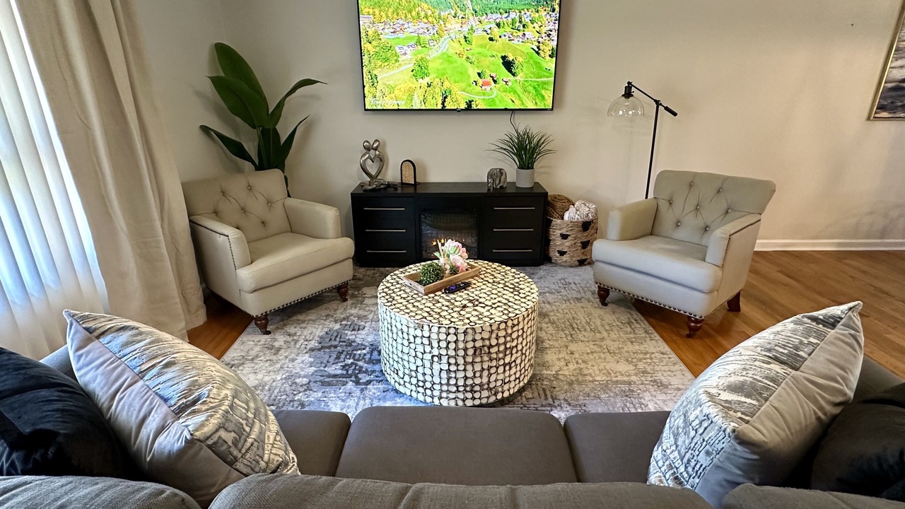 Photo of Livingroom in Northeast Raleigh
