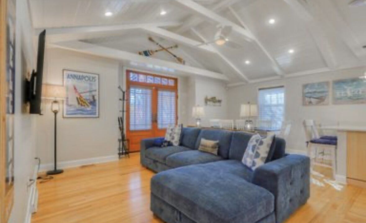Photo of Livingroom in Eastport