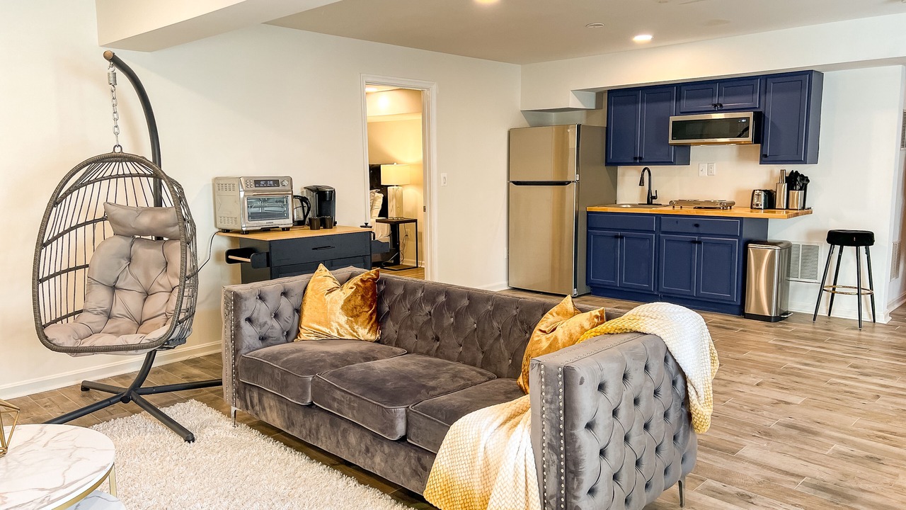 Photo of Livingroom in Linton Hall
