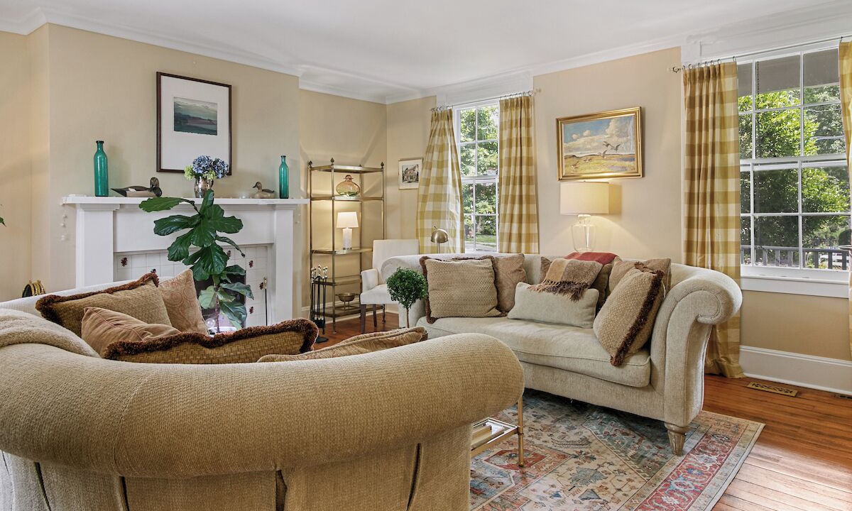 Photo of Livingroom in Upperville