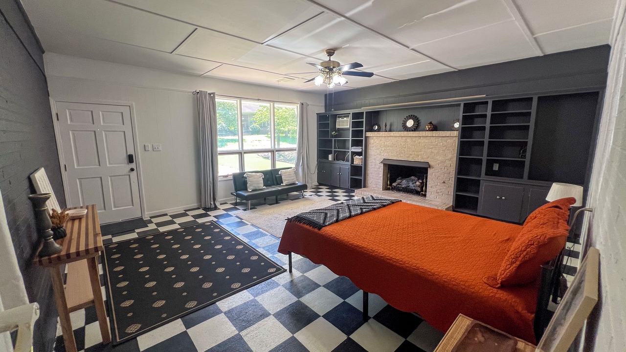 Photo of Bedroom in Rainbow City