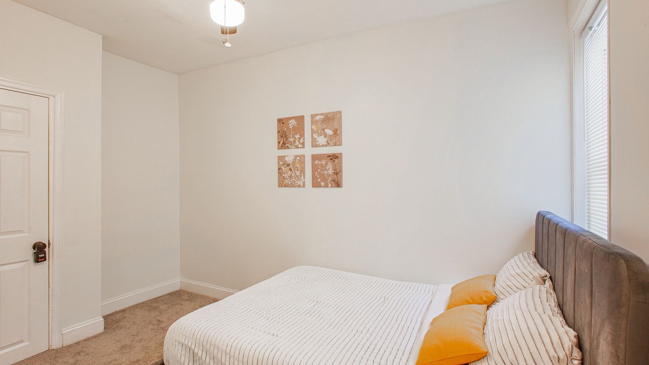 Photo of Bedroom in Southwest Center City