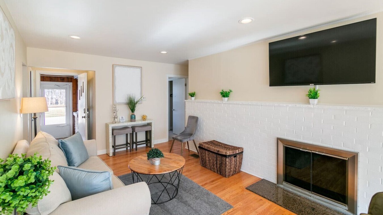 Photo of Livingroom in Russell