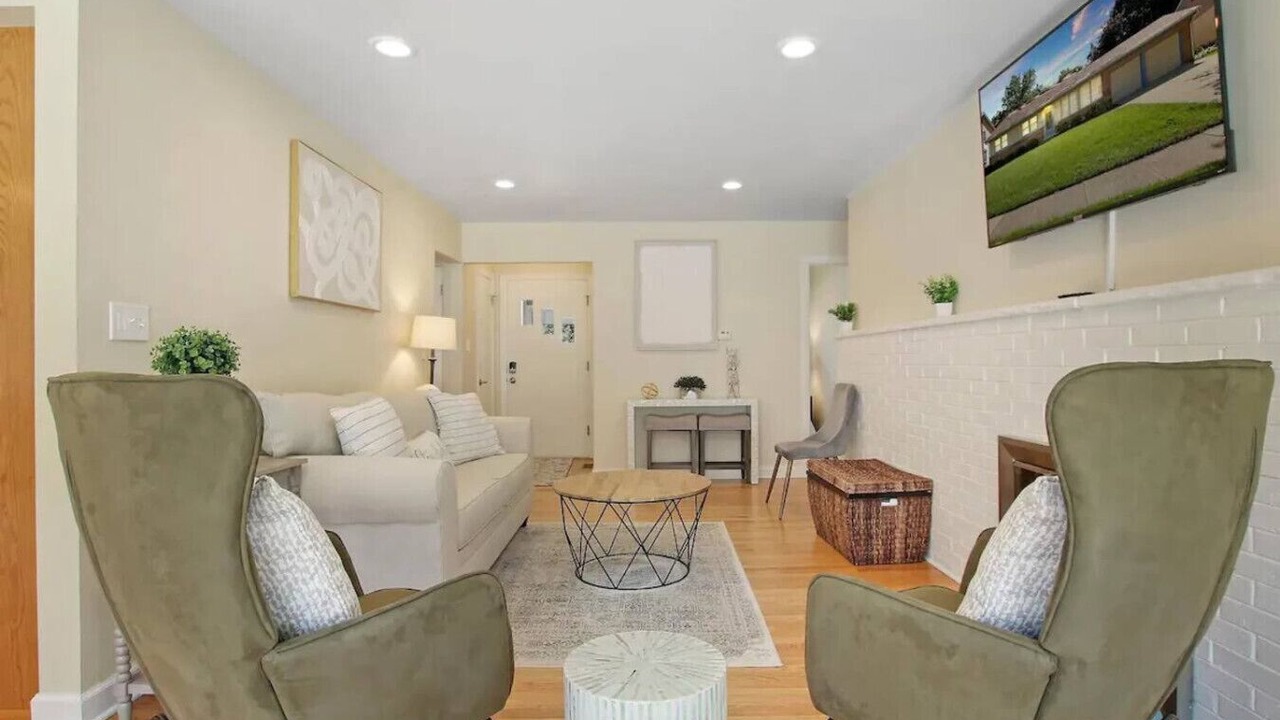 Photo of Livingroom in Russell