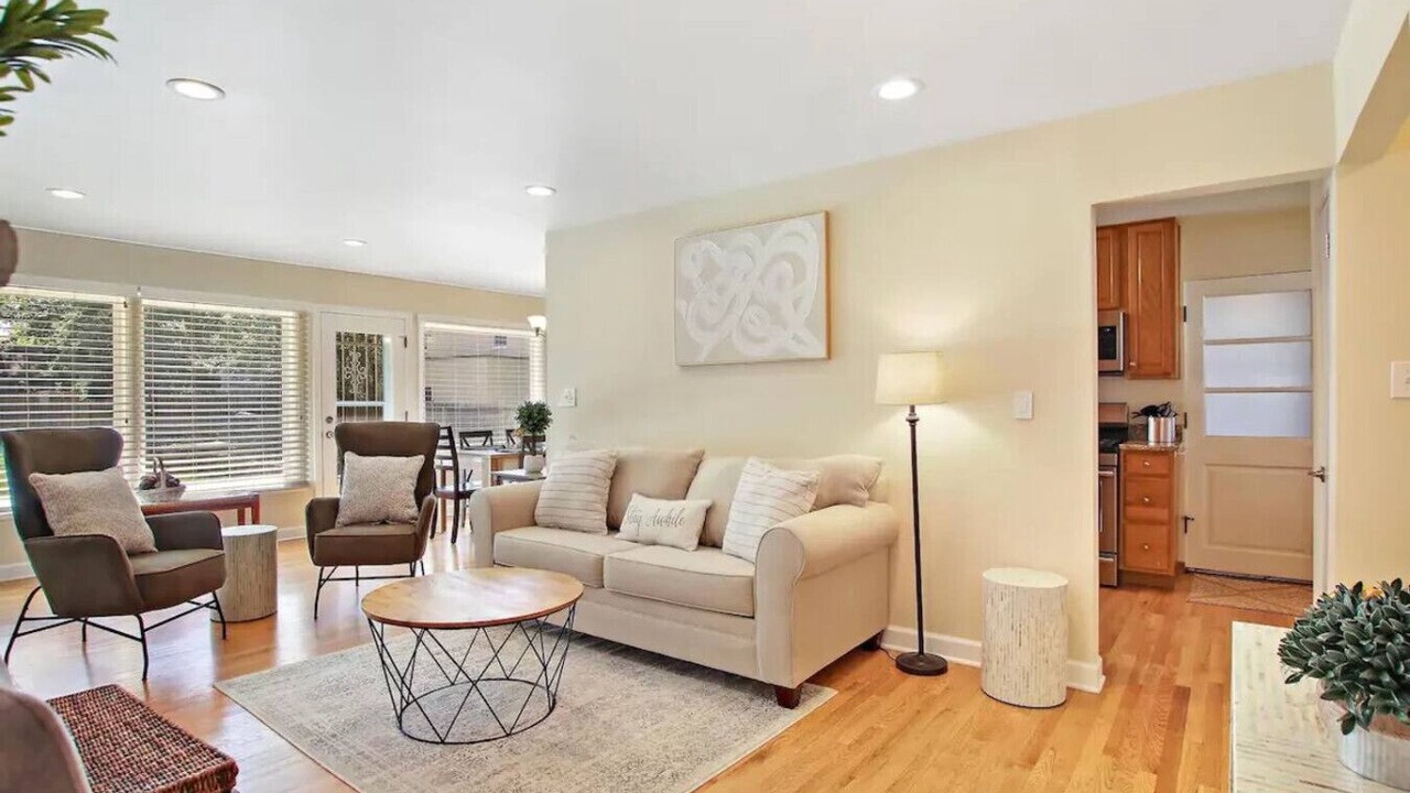 Photo of Livingroom in Russell