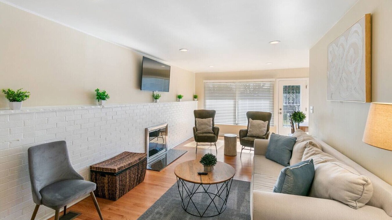 Photo of Livingroom in Russell