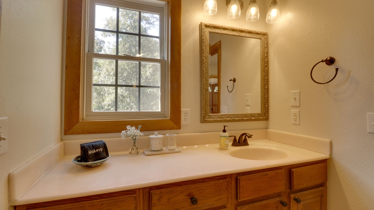 Photo of Bathroom in Oakpark