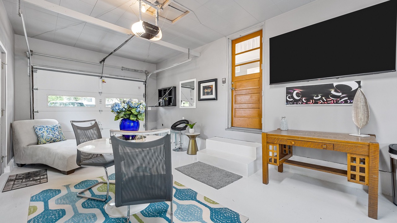 Photo of Livingroom in University Heights