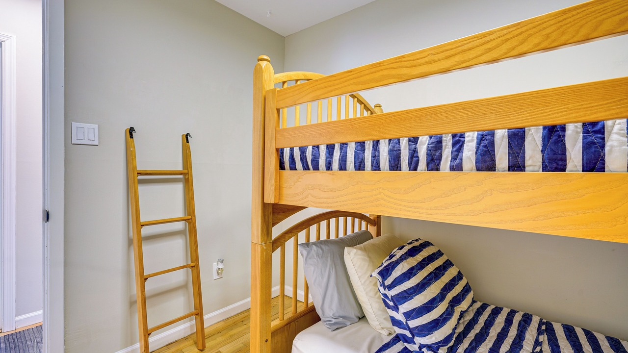 Photo of Bedroom in Mystic Island