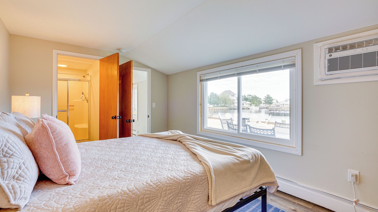 Photo of Bedroom in Mystic Island